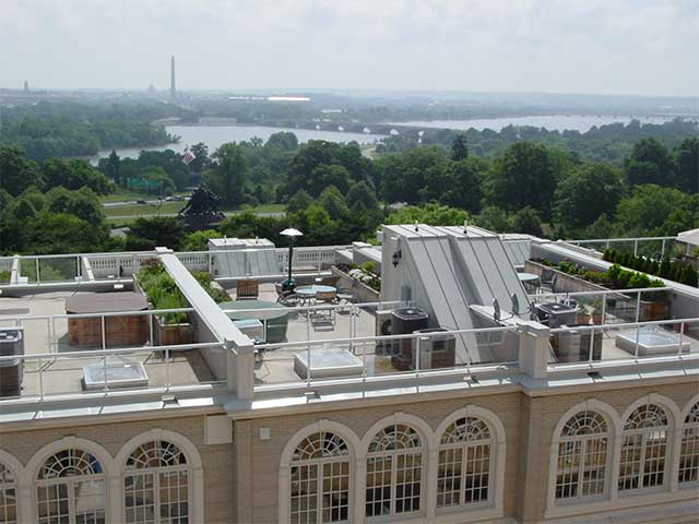 Outdoor Rooftop Terrace - Rooftop Deck on Multi-residential building