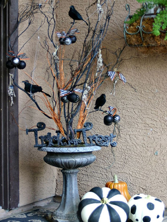 Front Porch Halloween Tree